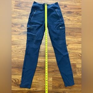 NWOT ATHLETA Headlands Hybrid Cargo Tight Navy Blue Sz 6 tall